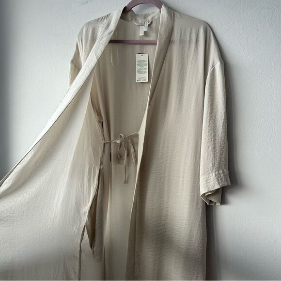 Miiyu Simons Cream Long Robe with Belt and pockets - Picture 11 of 11
